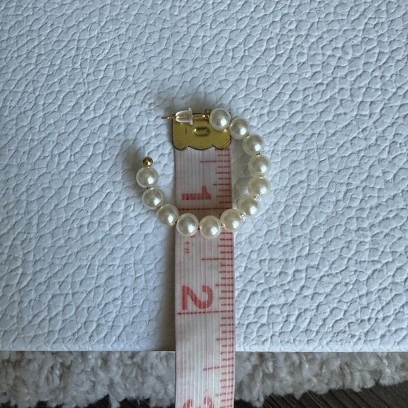 Elegant Pearl Hoop Faux Earrings New - Picture 6 of 6